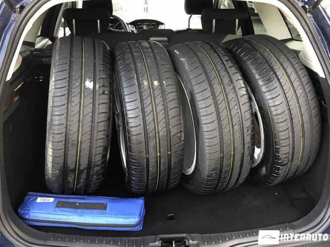 Ford Focus 46 interauto-car