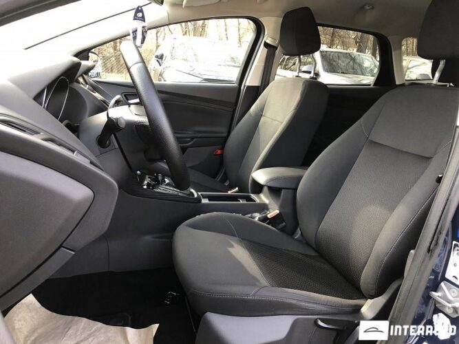 Ford Focus 34 interauto-car