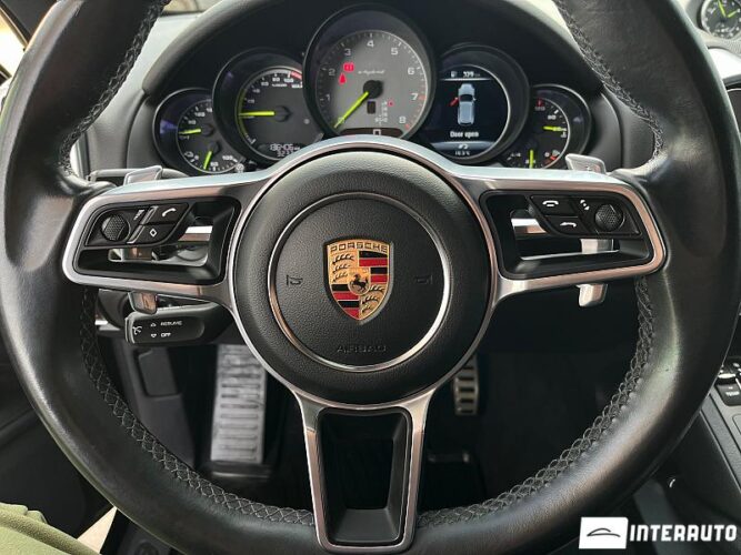 Porsche Cayenne S Hybrid 43 interauto-car