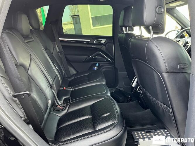 Porsche Cayenne S Hybrid 52 interauto-car