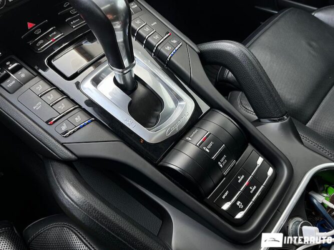Porsche Cayenne S Hybrid 46 interauto-car