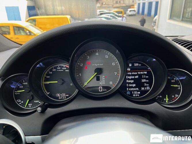 Porsche Cayenne S Hybrid 42 interauto-car