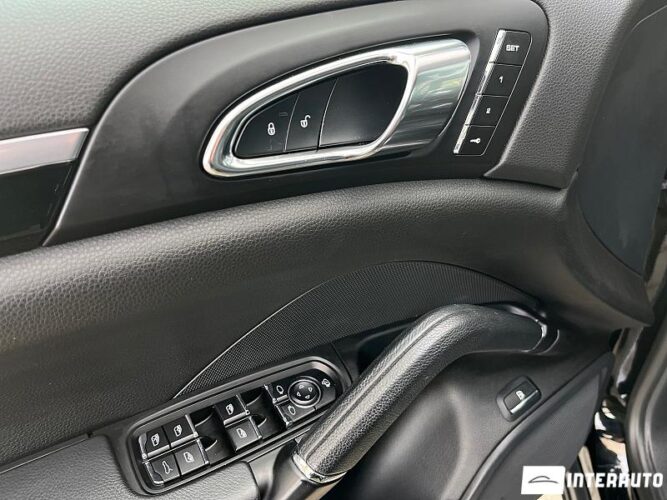 Porsche Cayenne S Hybrid 40 interauto-car