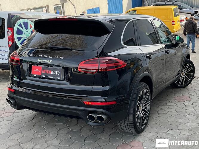 Porsche Cayenne S Hybrid 36 interauto-car