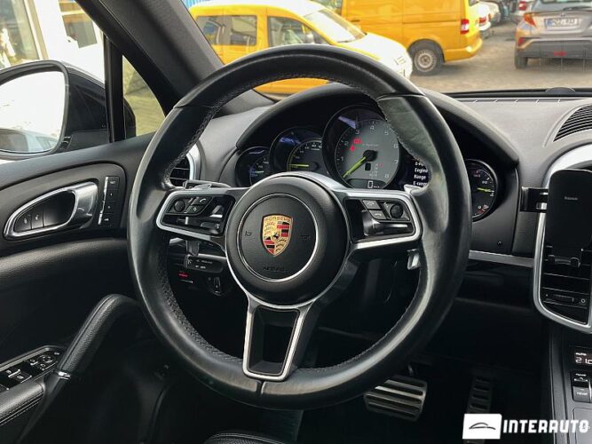 Porsche Cayenne S Hybrid 47 interauto-car