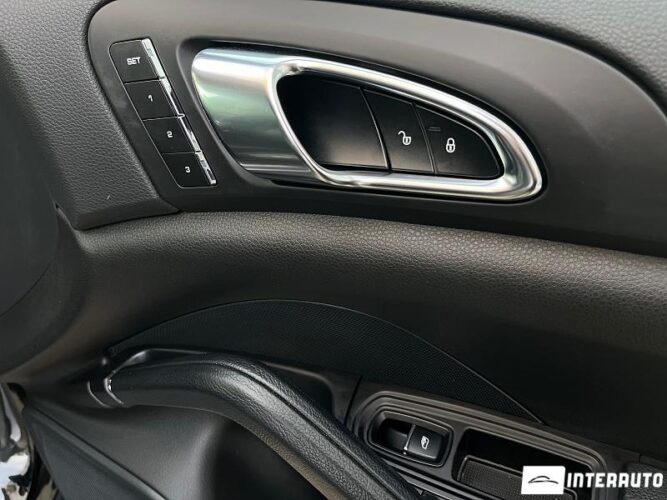 Porsche Cayenne S Hybrid 50 interauto-car