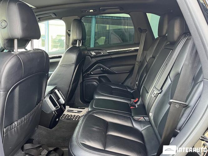 Porsche Cayenne S Hybrid 53 interauto-car