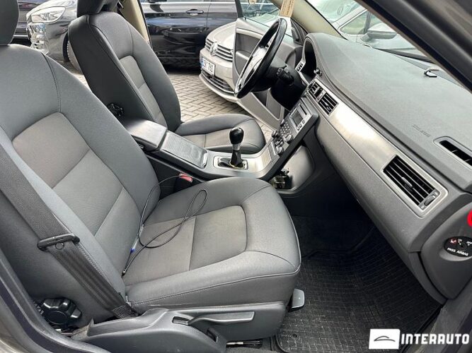 Volvo V 70 32 interauto-car