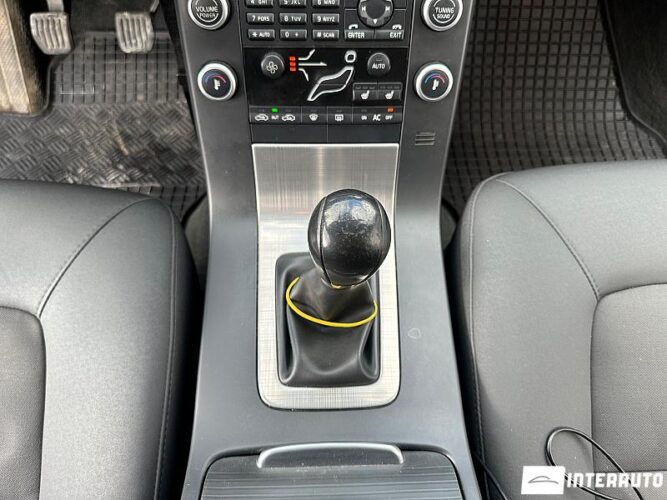 Volvo V 70 38 interauto-car