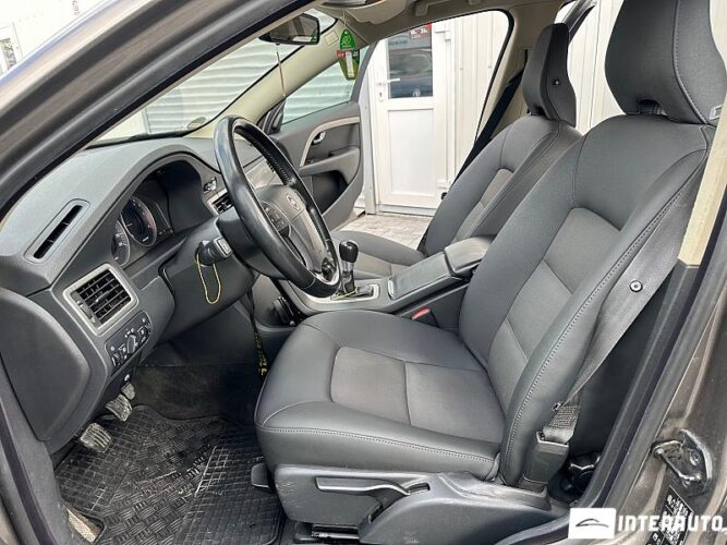 Volvo V 70 33 interauto-car