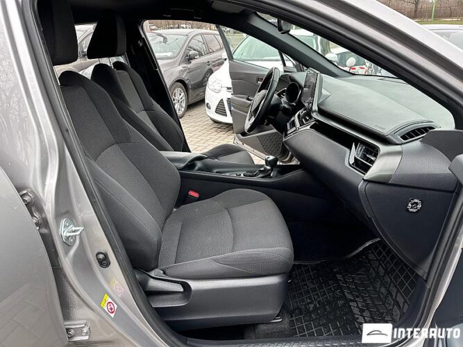 Toyota C-HR 44 interauto-car