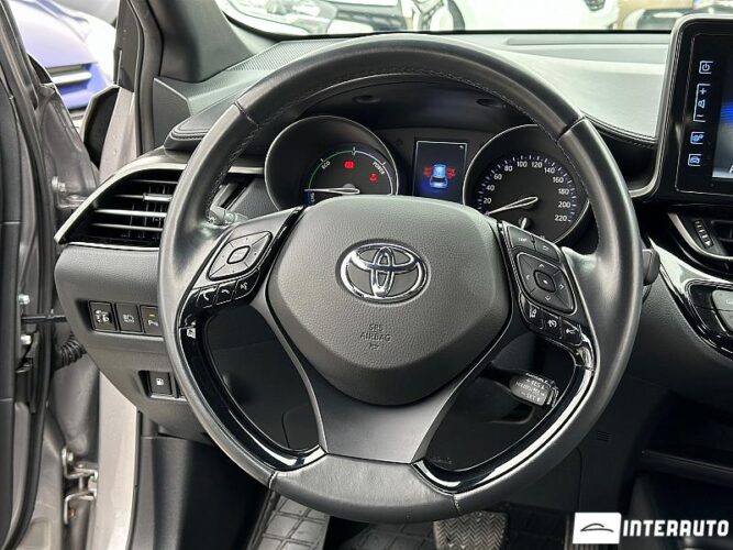 Toyota C-HR 37 interauto-car