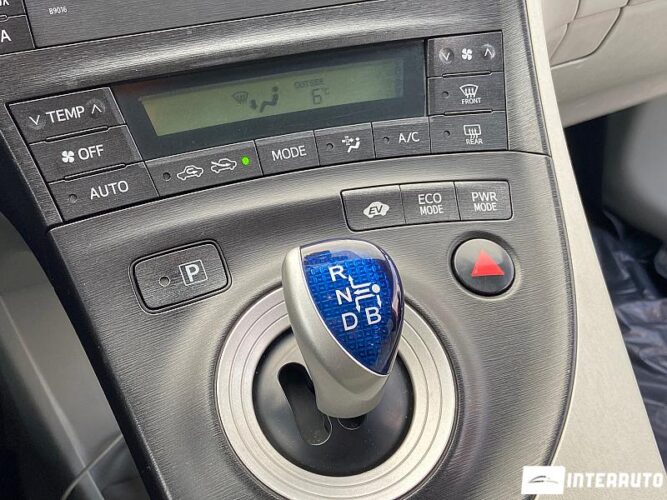 Toyota Prius 45 interauto-car