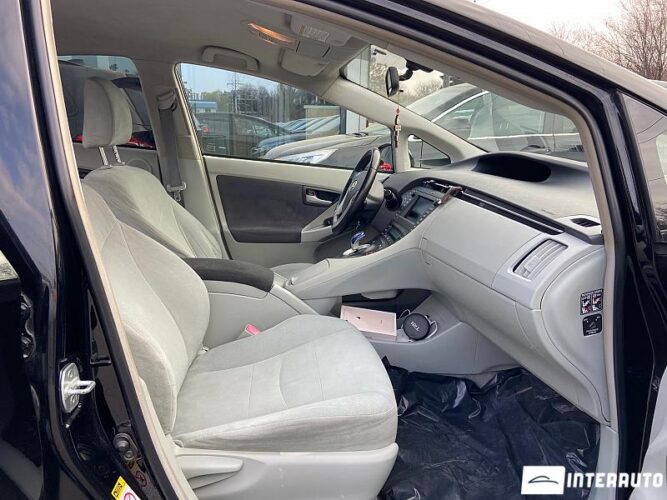 Toyota Prius 49 interauto-car