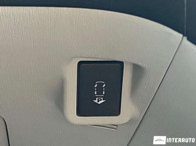 Toyota Prius 42 interauto-car