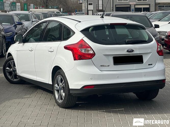 Ford Focus 33 interauto-car