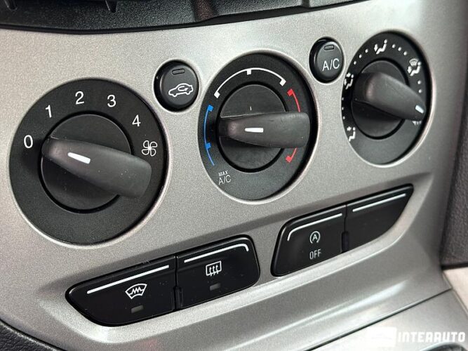 Ford Focus 42 interauto-car