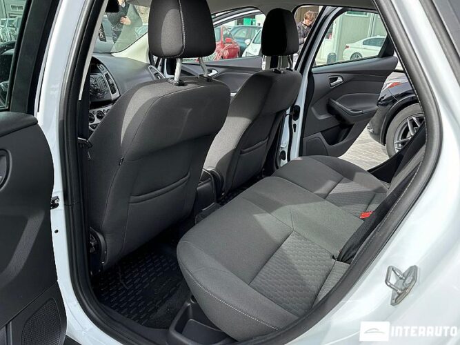 Ford Focus 36 interauto-car