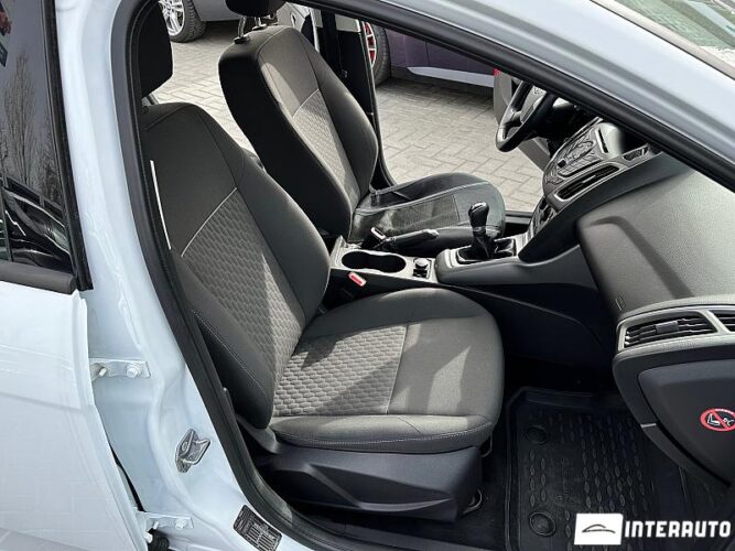 Ford Focus 38 interauto-car