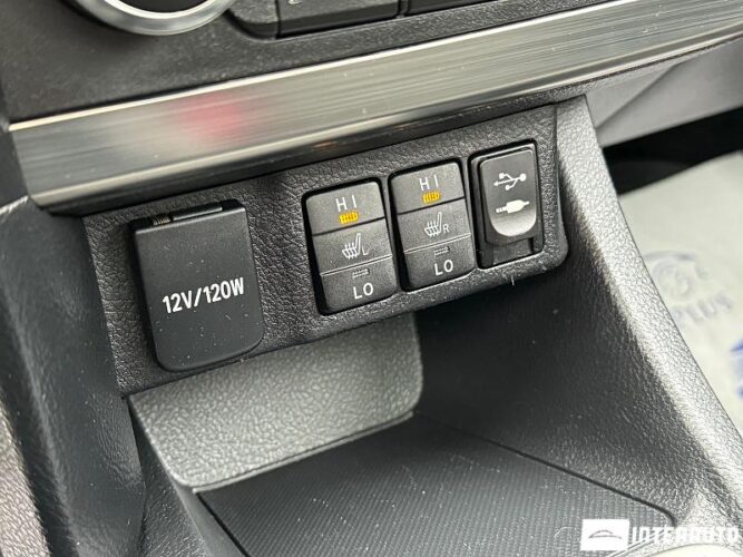 Toyota Auris 44 interauto-car