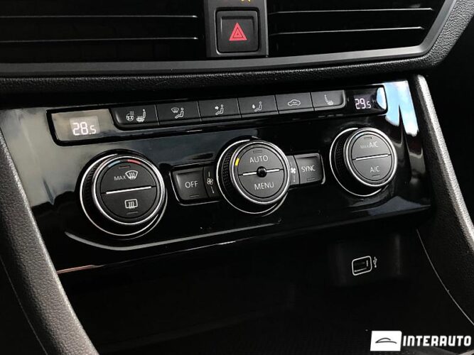 Volkswagen Jetta 41 interauto-car