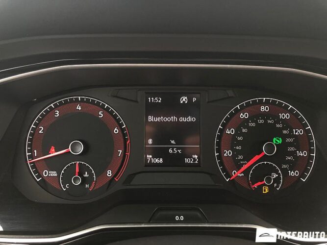 Volkswagen Jetta 39 interauto-car