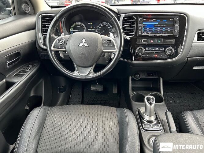 Mitsubishi Outlander 34 interauto-car