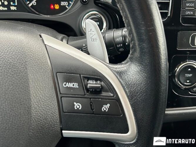 Mitsubishi Outlander 36 interauto-car