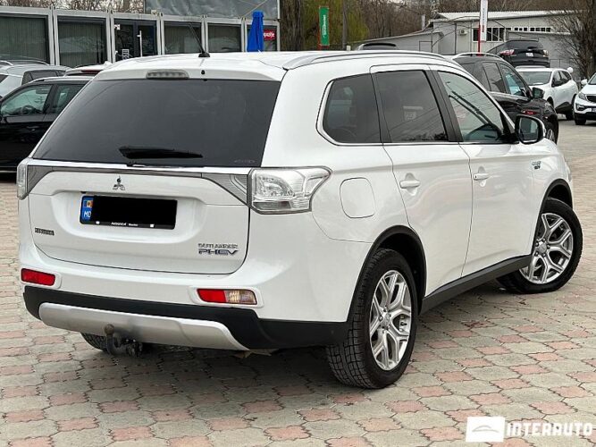 Mitsubishi Outlander 29 interauto-car