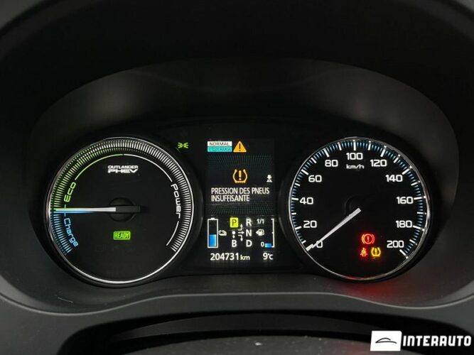 Mitsubishi Outlander 38 interauto-car