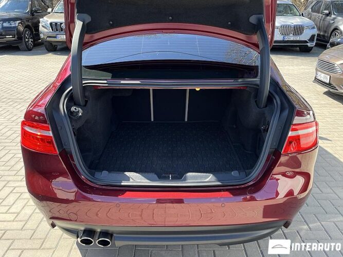 Jaguar XE 36 interauto-car