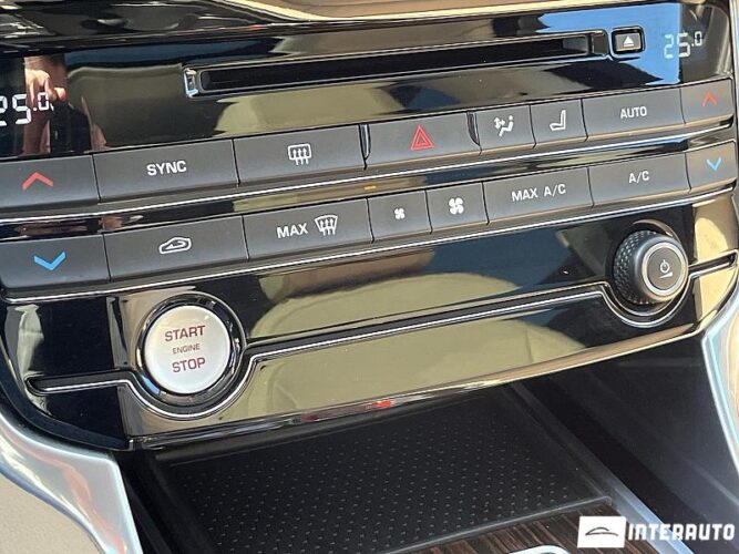 Jaguar XE 45 interauto-car