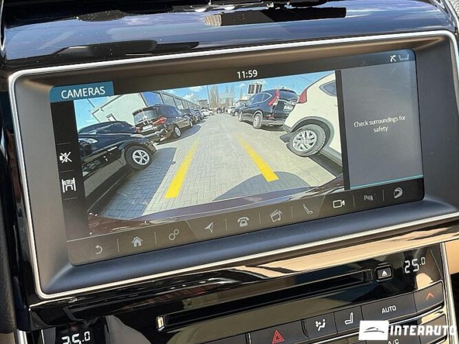 Jaguar XE 44 interauto-car