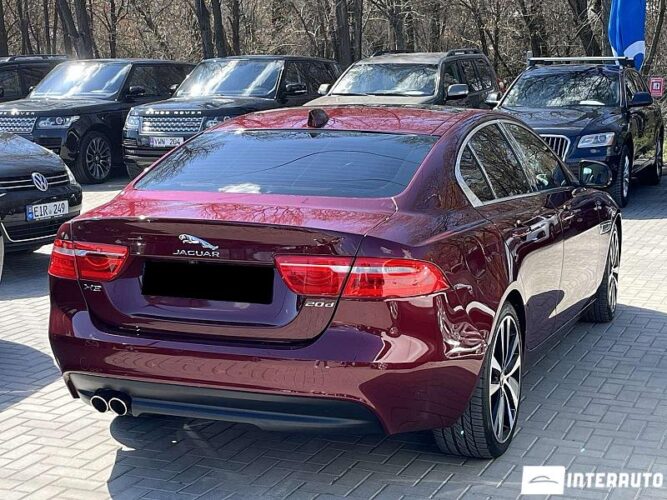 Jaguar XE 35 interauto-car