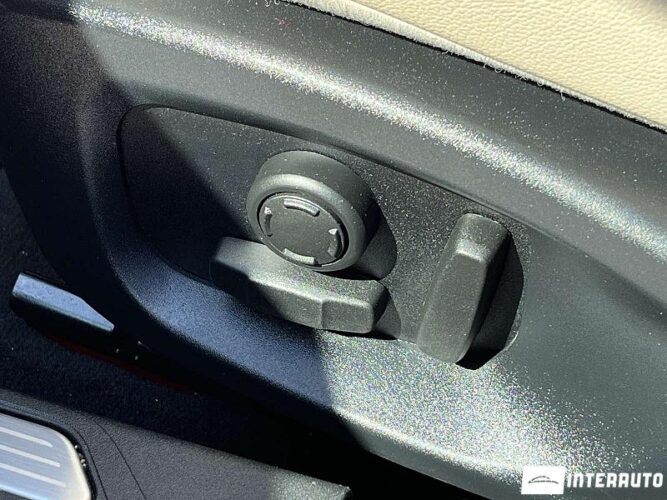 Jaguar XE 40 interauto-car