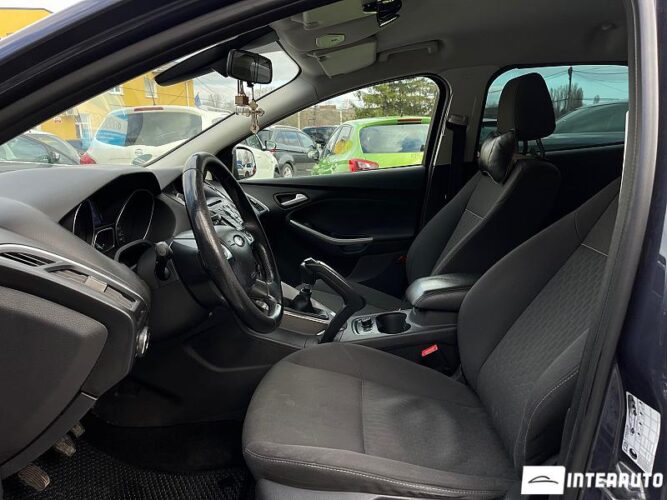 Ford Focus 33 interauto-car