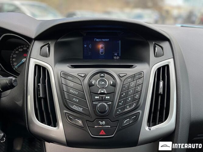 Ford Focus 39 interauto-car