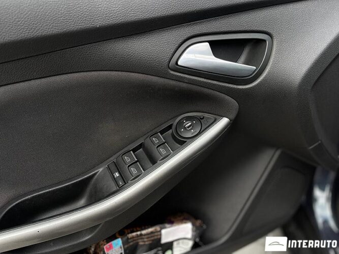 Ford Focus 34 interauto-car