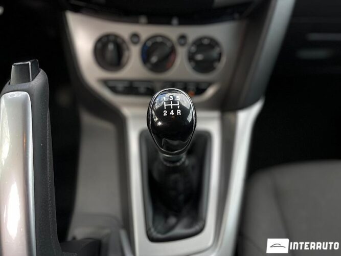 Ford Focus 41 interauto-car