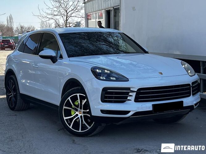 Porsche Cayenne E-Hybrid 40 interauto-car