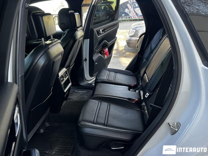 Porsche Cayenne E-Hybrid 52 interauto-car