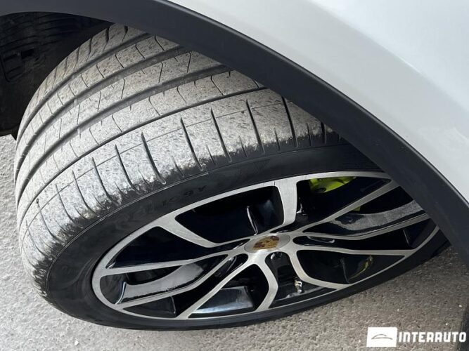 Porsche Cayenne E-Hybrid 59 interauto-car