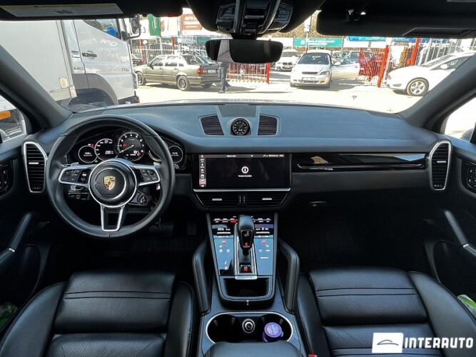 Porsche Cayenne E-Hybrid 42 interauto-car