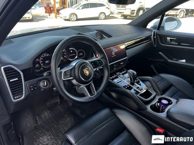 Porsche Cayenne E-Hybrid 41 interauto-car