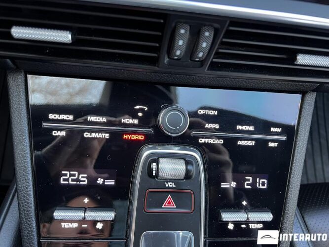 Porsche Cayenne E-Hybrid 48 interauto-car