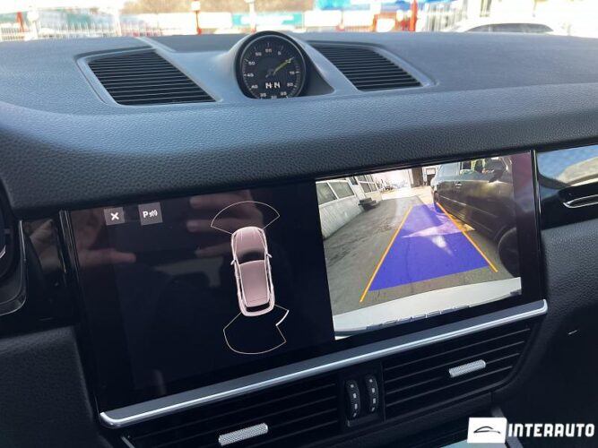 Porsche Cayenne E-Hybrid 47 interauto-car