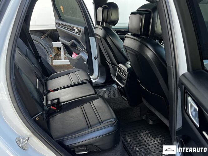 Porsche Cayenne E-Hybrid 51 interauto-car