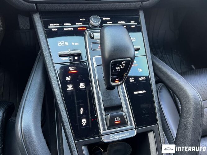 Porsche Cayenne E-Hybrid 49 interauto-car