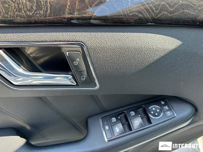 Mercedes E 200 40 interauto-car