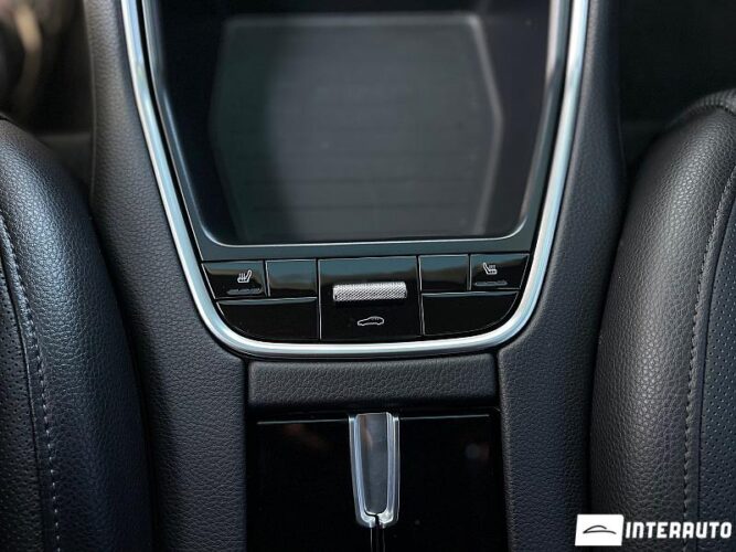 Porsche Panamera 4 68 interauto-car